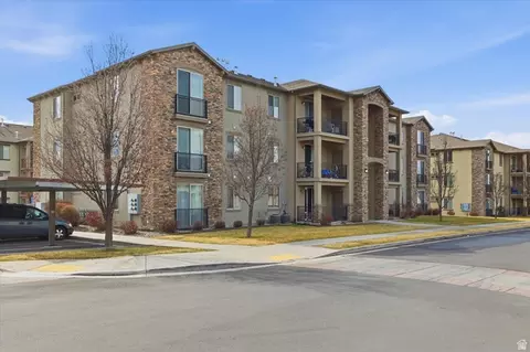 Exterior - 281 W 650 N #B, Centerville, UT 84014 photo 5 of 11