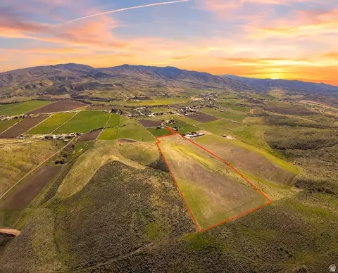 790 W Elk Run Dr #5, Porterville, UT 84050