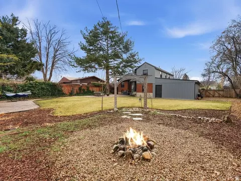 Exterior - 321 E 6240 S, Murray, UT 84107 photo 4 of 5