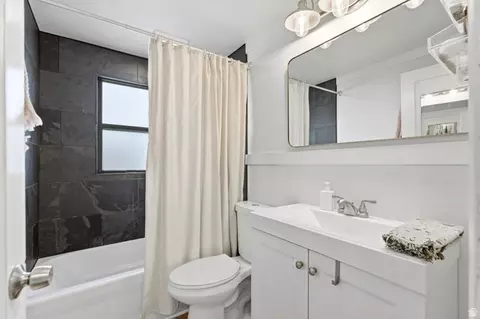 Bath - 321 E 6240 S, Murray, UT 84107 photo 1 of 2