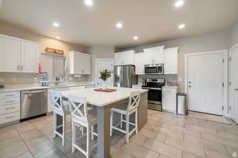 Kitchen - 3612 E Ruby Ln, Eagle Mountain, UT 84005 photo 2 of 2