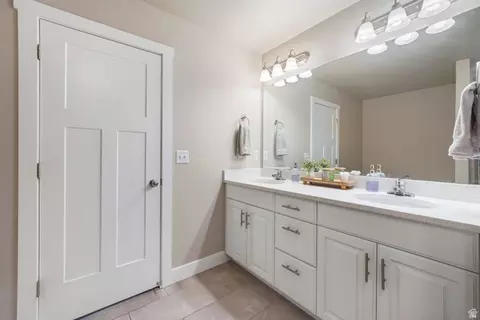 Bath - 3612 E Ruby Ln, Eagle Mountain, UT 84005 photo 3 of 4