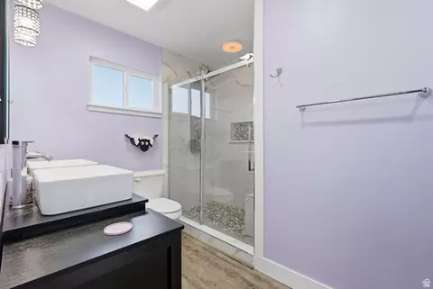 Bath - 912 S 100 E, Orem, UT 84058 photo 2 of 5