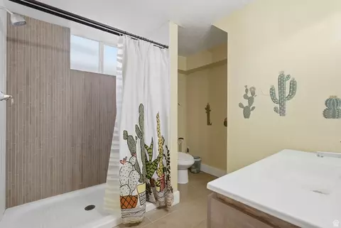 Bath - 912 S 100 E, Orem, UT 84058 photo 5 of 5