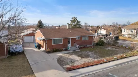 View/Area - 912 S 100 E, Orem, UT 84058 photo 1 of 7