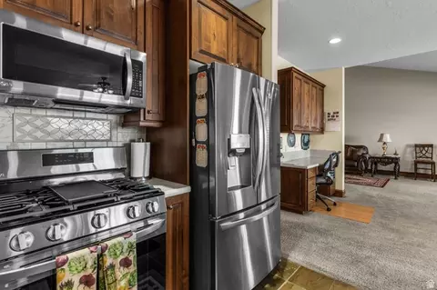 Kitchen - 337 E Brayden Way, Draper, UT 84020 photo 5 of 7