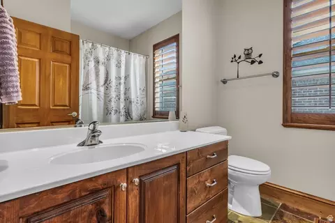 Bath - 337 E Brayden Way, Draper, UT 84020 photo 3 of 5