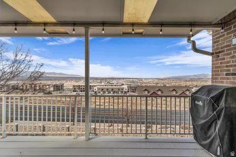 Exterior - 337 E Brayden Way, Draper, UT 84020 photo 2 of 6