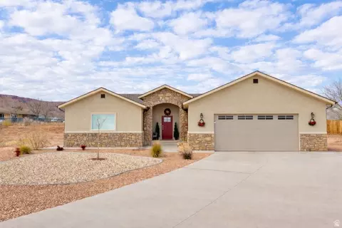 1448 S Sage Ct, Kanab, UT 84741