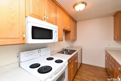 Kitchen - 1130 N 200 W, Bountiful, UT 84010 photo 1 of 2
