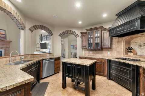 Kitchen - 168 E 2100 S, Orem, UT 84058 photo 2 of 2