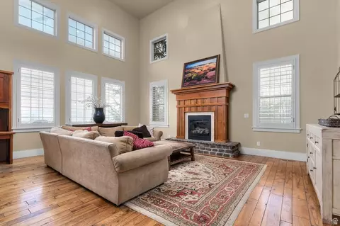Living - 168 E 2100 S, Orem, UT 84058 photo 2 of 3