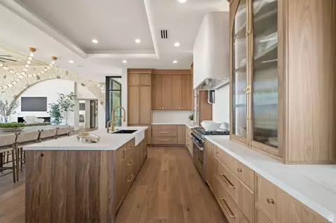 Kitchen - 298 E Colima Rd, Washington, UT 84780 photo 5 of 10