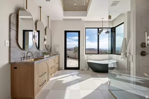 Bath - 298 E Colima Rd, Washington, UT 84780 photo 1 of 17