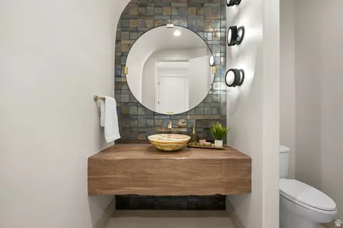 Bath - 298 E Colima Rd, Washington, UT 84780 photo 12 of 17