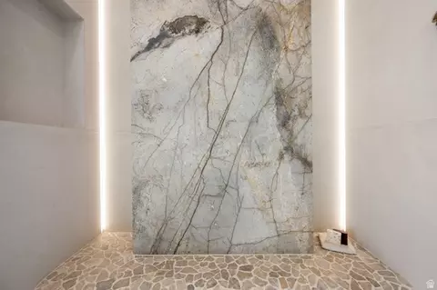 Bath - 298 E Colima Rd, Washington, UT 84780 photo 6 of 17