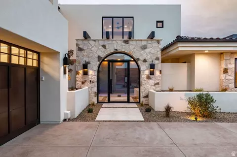 Exterior - 298 E Colima Rd, Washington, UT 84780 photo 5 of 38