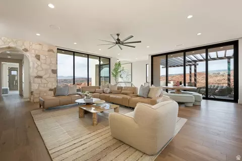 Living - 298 E Colima Rd, Washington, UT 84780 photo 8 of 10