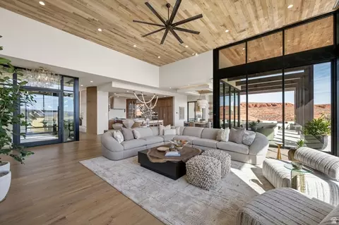Living - 298 E Colima Rd, Washington, UT 84780 photo 4 of 10