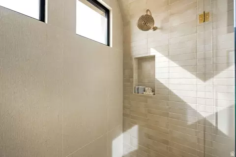Bath - 298 E Colima Rd, Washington, UT 84780 photo 11 of 17