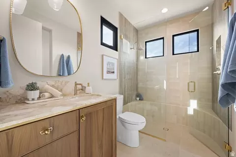 Bath - 298 E Colima Rd, Washington, UT 84780 photo 13 of 17