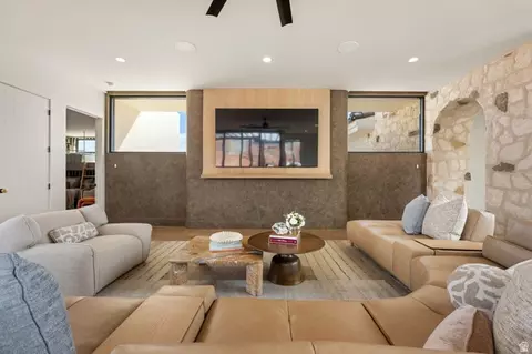 Living - 298 E Colima Rd, Washington, UT 84780 photo 10 of 10