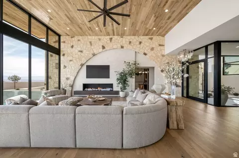 Living - 298 E Colima Rd, Washington, UT 84780 photo 3 of 10