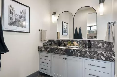 Bath - 298 E Colima Rd, Washington, UT 84780 photo 8 of 17