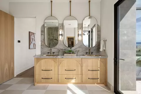 Bath - 298 E Colima Rd, Washington, UT 84780 photo 2 of 17