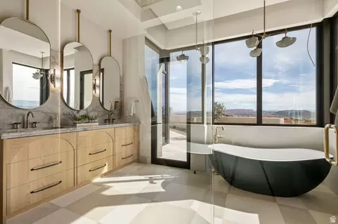 Bath - 298 E Colima Rd, Washington, UT 84780 photo 7 of 17