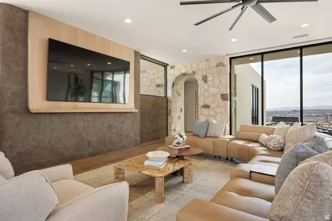Living - 298 E Colima Rd, Washington, UT 84780 photo 9 of 10