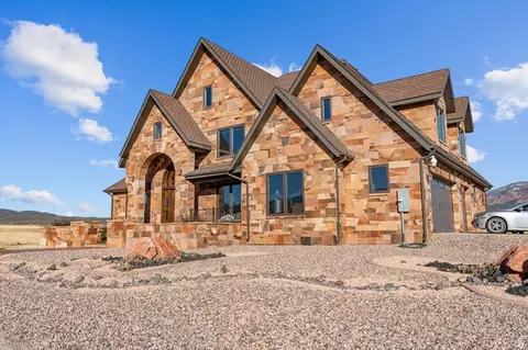Exterior - 1297 E 600 S, New Harmony, UT 84757 photo 3 of 15