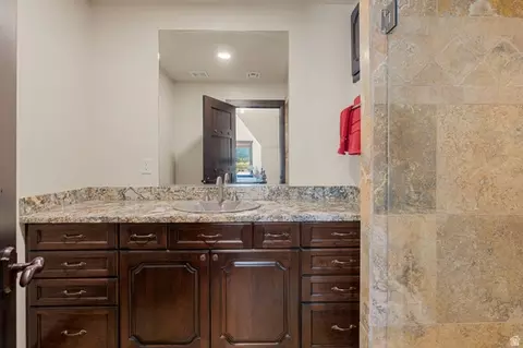 Bath - 1297 E 600 S, New Harmony, UT 84757 photo 6 of 11