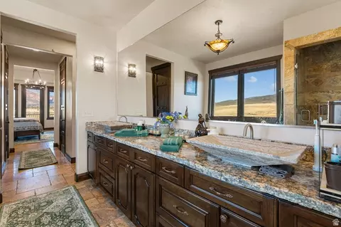 Bath - 1297 E 600 S, New Harmony, UT 84757 photo 4 of 11