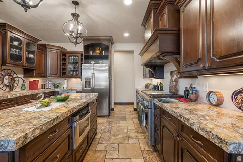 Kitchen - 1297 E 600 S, New Harmony, UT 84757 photo 3 of 5