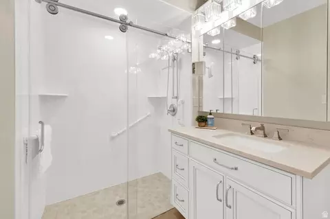 Bath - 1171 N 725 W, Centerville, UT 84014 photo 2 of 4