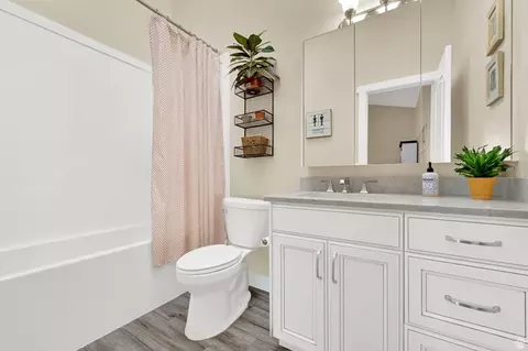 Bath - 1171 N 725 W, Centerville, UT 84014 photo 4 of 4