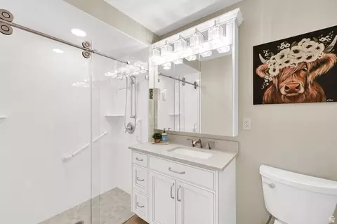 Bath - 1171 N 725 W, Centerville, UT 84014 photo 1 of 4