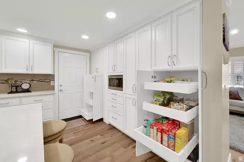 Kitchen - 1171 N 725 W, Centerville, UT 84014 photo 4 of 5