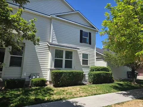 11431 S Lake Falls Rd W, South Jordan, UT 84009