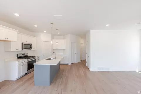 Kitchen - 5264 S Acacia Dr #801, Mapleton, UT 84664 photo 5 of 5