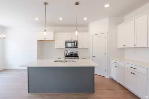 Kitchen - 5264 S Acacia Dr #801, Mapleton, UT 84664 photo 4 of 5