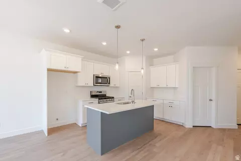 Kitchen - 5264 S Acacia Dr #801, Mapleton, UT 84664 photo 1 of 5