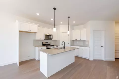 Kitchen - 5260 S Acacia Dr #802, Mapleton, UT 84664 photo 1 of 3