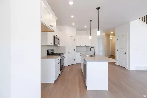 Kitchen - 5260 S Acacia Dr #802, Mapleton, UT 84664 photo 2 of 3