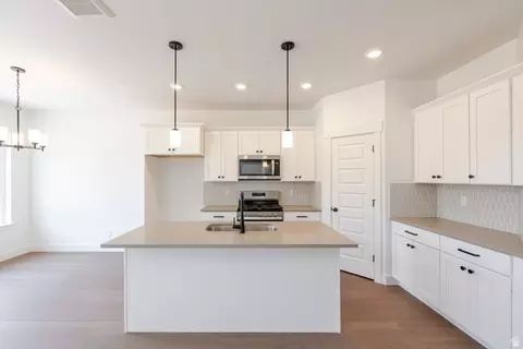 Kitchen - 5260 S Acacia Dr #802, Mapleton, UT 84664 photo 3 of 3