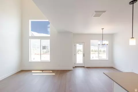 Living - 5260 S Acacia Dr #802, Mapleton, UT 84664 photo 2 of 3