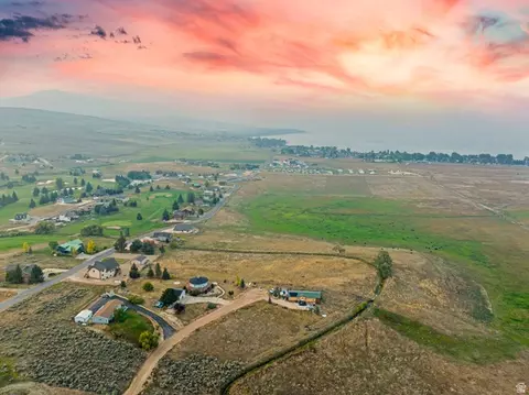 2640 S Eagle Dr, Garden City, UT 84028