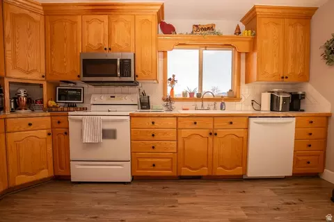 Kitchen - 25 N 400 W, Beaver, UT 84713 photo 2 of 4