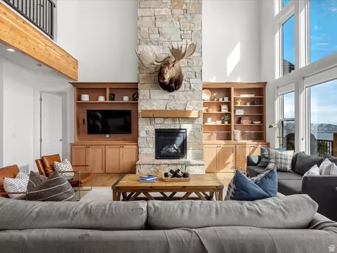 Living - 243 Hawksbeard Cir, Fish Haven, ID 83287 photo 4 of 12
